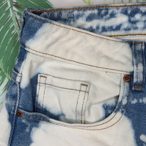 PacSun Cuffed Snowflake Bleach Mom Denim Shorts - Picture 3 of 7